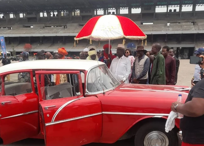 Emir of Borgu Relive Old Memories as Lagos Motor Show Display Classic, Vintage & Hitech Cars