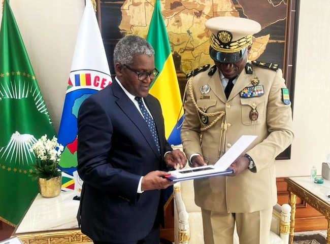 Gabonese President Seeks Investment on Cement, Fertilser Production from Aliko Dangote 