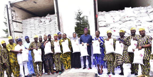 Lagos Residents Get 80,000 Bags of Rice from Dangote, Sanwo-Olu Lauds Gesture