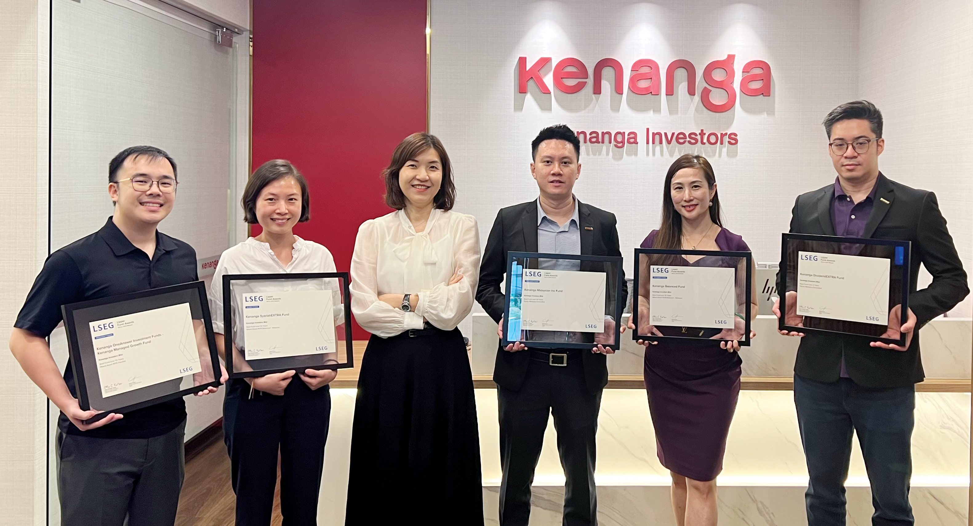 From left to right: Brandon Ong, Portfolio Manager; Low Pei Yee, Portfolio Manager; Lee Sook Yee, Chief Investment Officer; Cristopher Kok, Head, Equities; Dawne Chin, Portfolio Manager; and Muhammad Nur Azmi Bin Abdul Aziz Al-Akbar, Portfolio Manager.