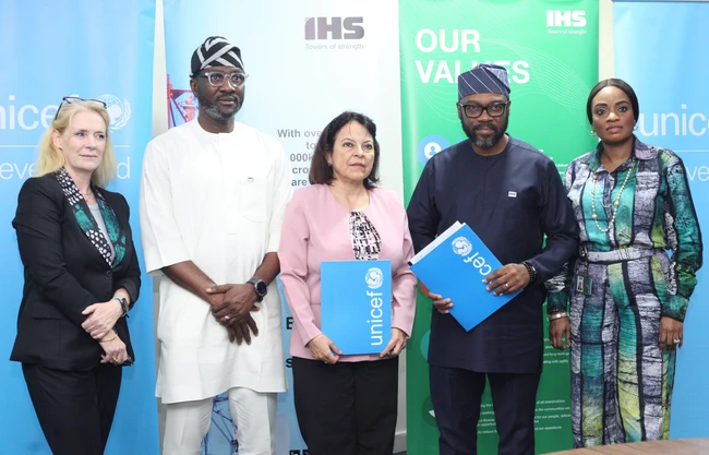 Respite for Niger Flood Victims as IHS Nigeria Partners UNICEF in Humanitarian Gesture 