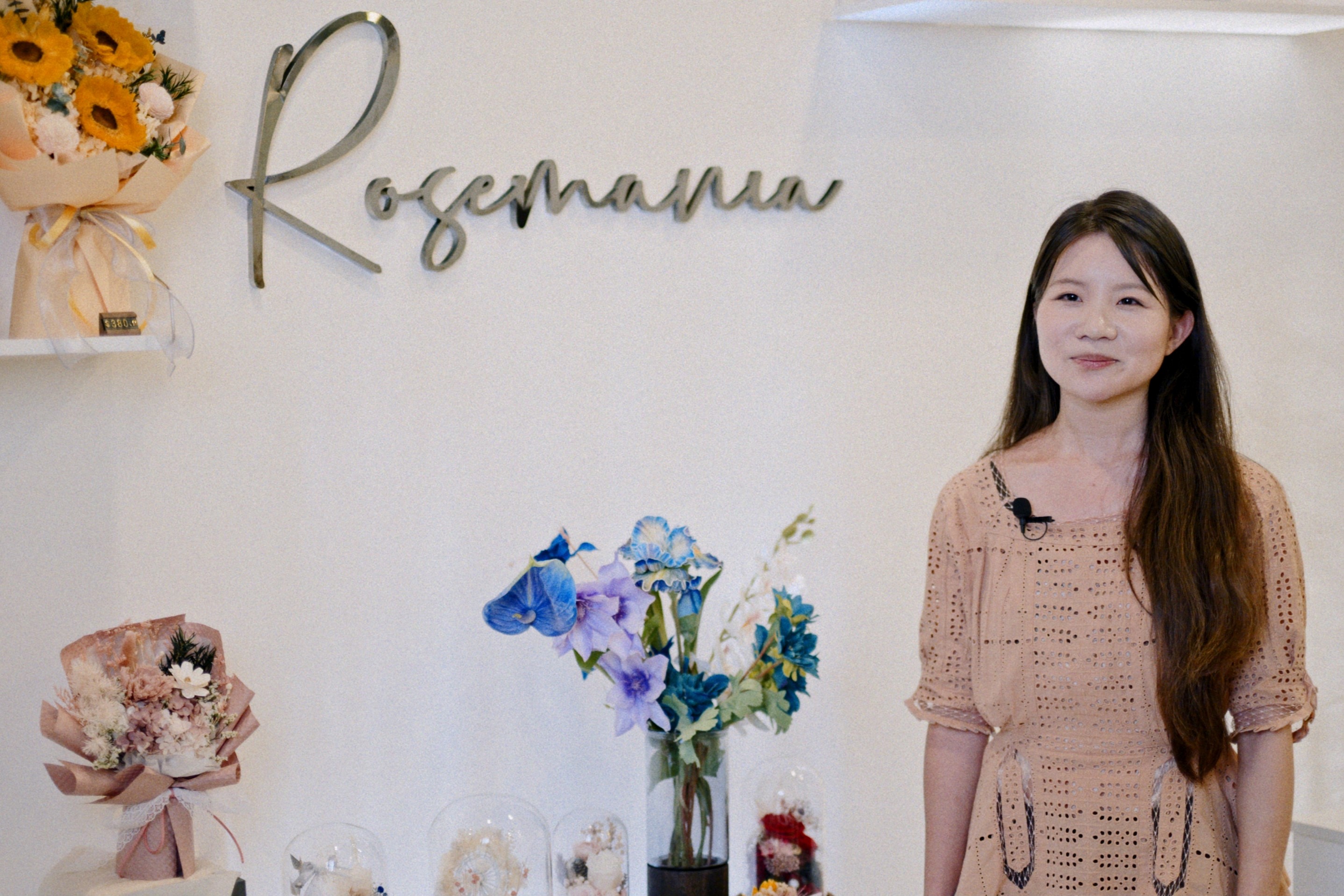 The stores run by the three young entrepreneurs were officially opened at Peak Galleria, Kornhill Plaza and Amoy Plaza respectively, realizing their entrepreneurial dreams