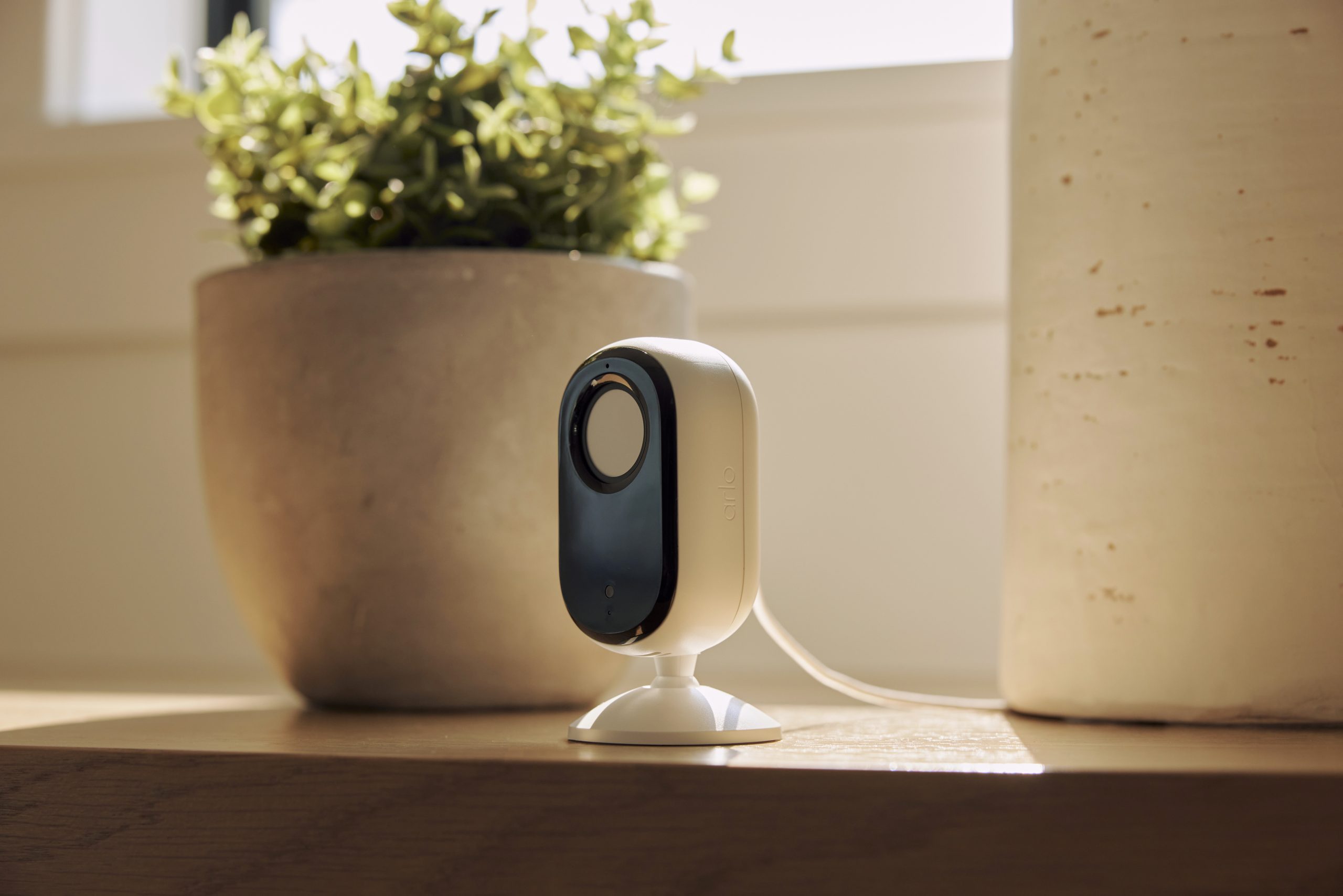AI-Powered Pet-Friendly Smart Security: Arlo Essential Indoor 2K Security Camera Offers Peace of Mind