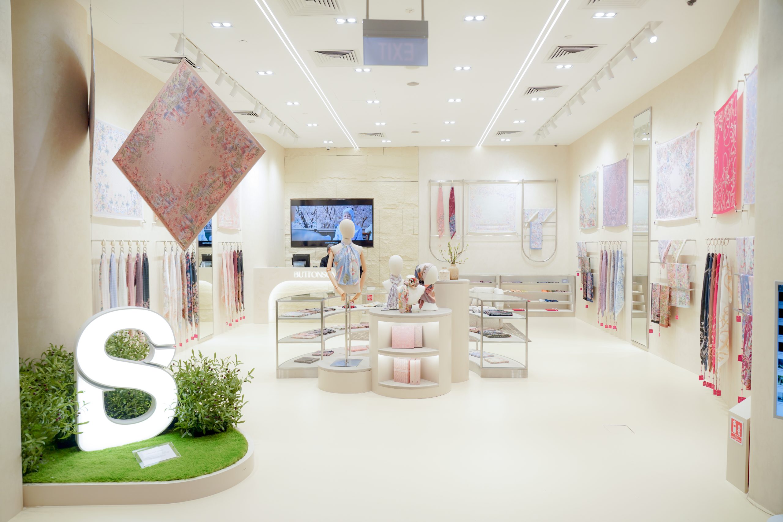 A Major Leap in Regional Expansion: Buttonscarves Opens Its First Singapore Store at Jewel Changi Airport, The World-Class Lifestyle Destination