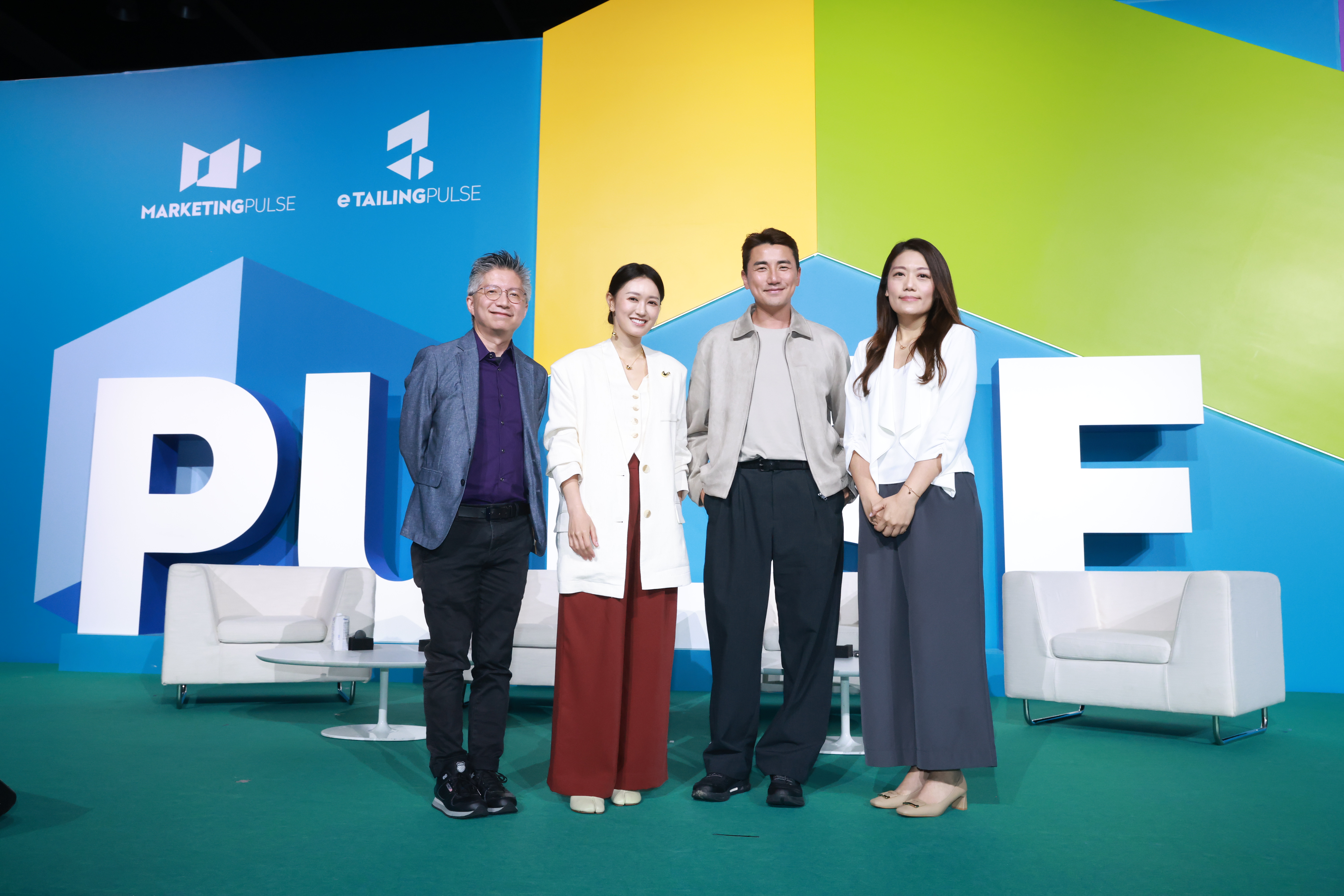 The sharing session titled “Beyond Broadcast, Beyond Borders: The Social Appeal and Commercial Value of TVB Artiste-Creators” was moderated by Mr. Kevin SHUI, Chief Marketing Officer of Starry (1st left), and featured in-depth exchanges with Ms. Alexandra LO, CEO of TaRa Innovation Limited & TaRa Bloom (HK & Asia), and Assistant Adjunct Professor at HKU Business School (1st right); popular TVB artistes Bowie CHEUNG (2nd left), and Tony HUNG (2nd right).