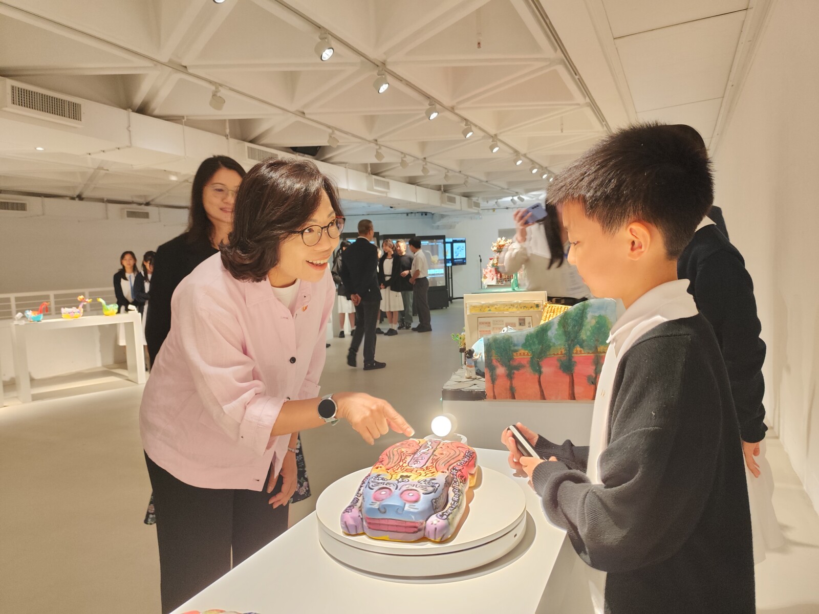 AI technology redefines the beauty of antiques: Yung Yau College held the Robert Chang AI x XR Digital Arts Education Program: AI Digital Antique & Art Design Competition