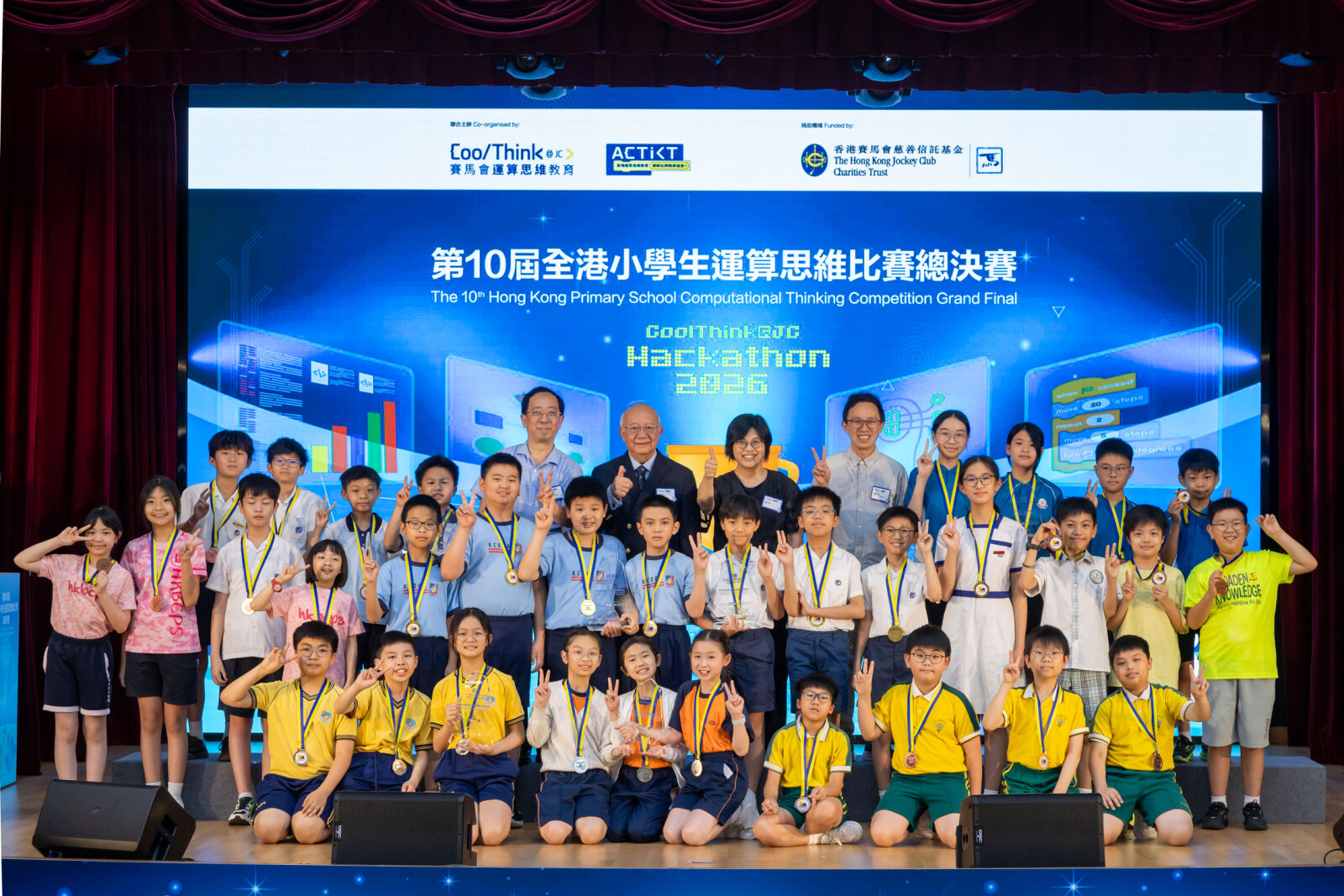 Group photo of Mr. Daniel Lai, Programme Director of CoolThink@JC; Ms. Lam Wing Yee, Sierra, Chief Curriculum Development Officer (Technology Education) of the Education Bureau; representatives of the co-organising institution; and all winning teams.