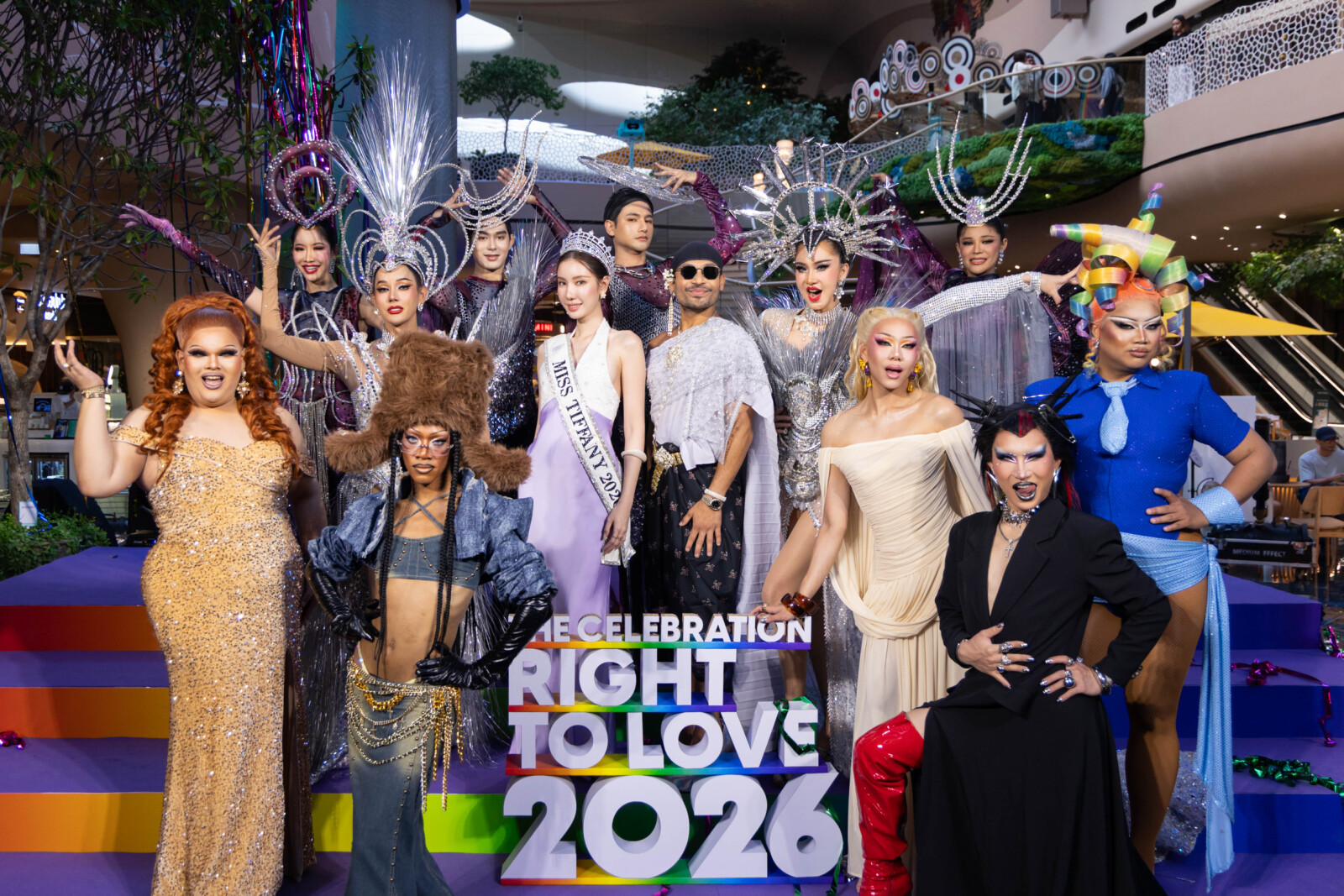 Thailand’s Drag Stars and Miss Tiffany winners posing for a photo alongside Sinon Loresca