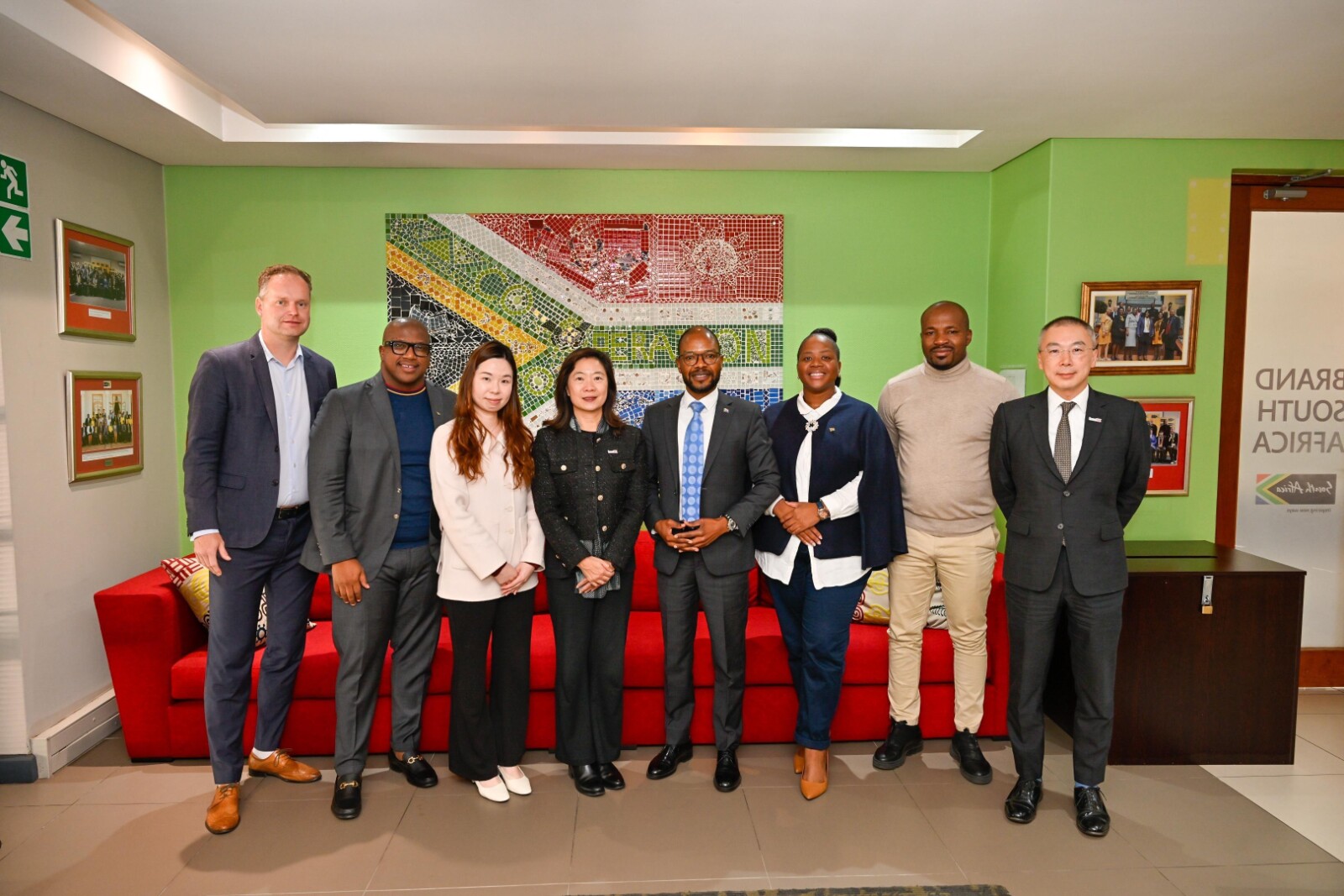 Associate Director-General of Investment Promotion of Invest Hong Kong Ms Loretta Lee concluded a successful mission to South Africa and Rwanda today (May 18), reinforcing Hong Kong's position as the strategic launchpad for African and Global South enterprises seeking offshore business growth into the Chinese Mainland and the broader Asia-Pacific region. Photo shows Ms Lee (fourth left) at a local marketing agency in Johannesburg, South Africa, on May 13 (Johannesburg time).