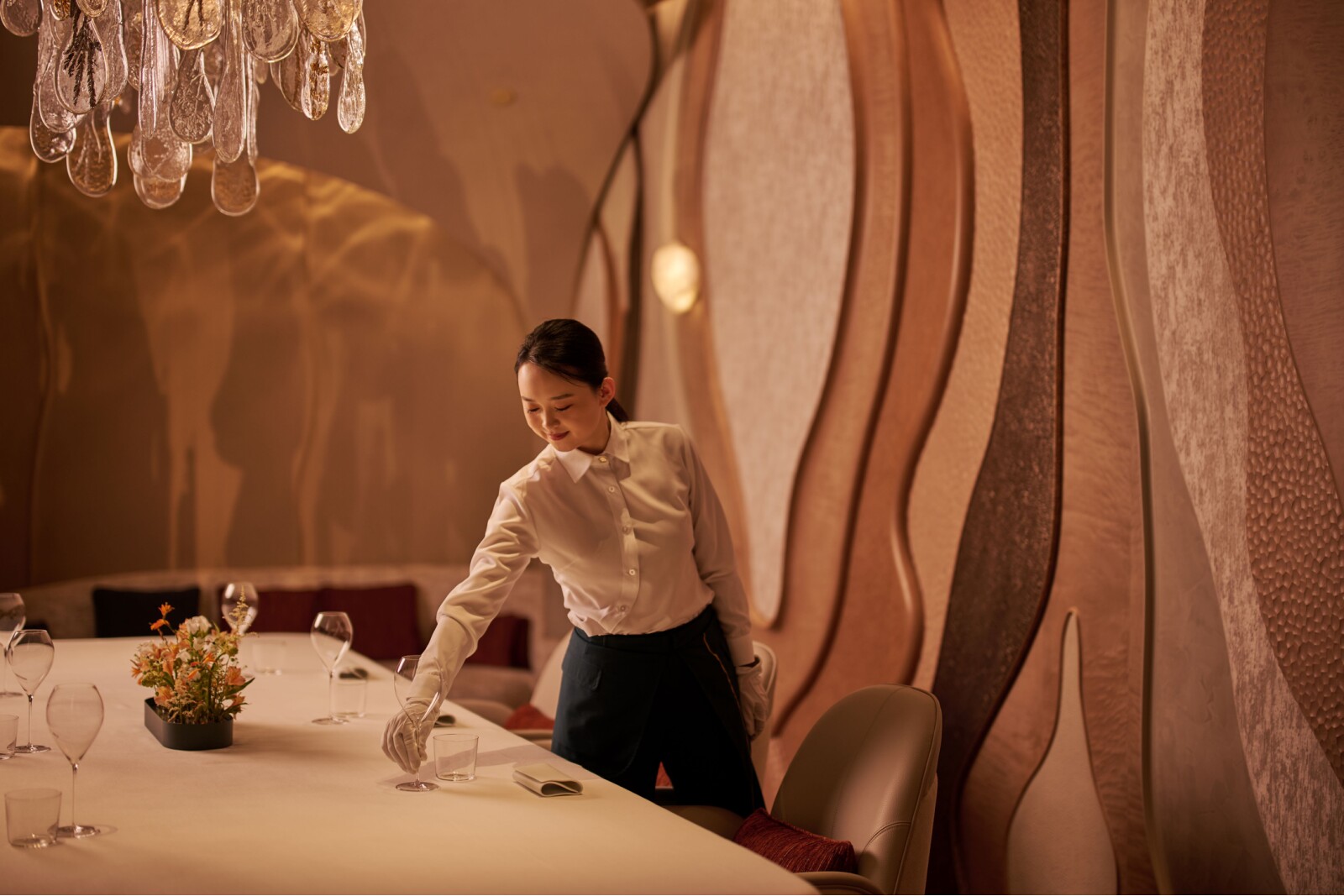 A tumbled-glass chandelier by Lasvit adds a final poetic touch to the private room at Estuary by Vicky Cheng, casting waterlike reflections and natural textures that complete the sensory landscape.