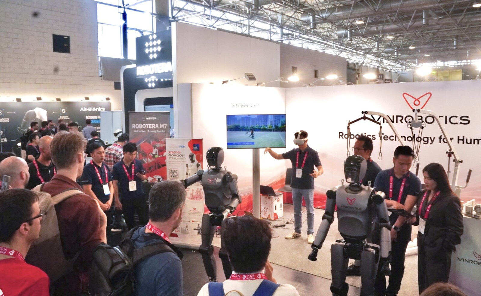 VinRobotics makes global debut of “Make In Vietnam” humanoid robot at leading global tech events