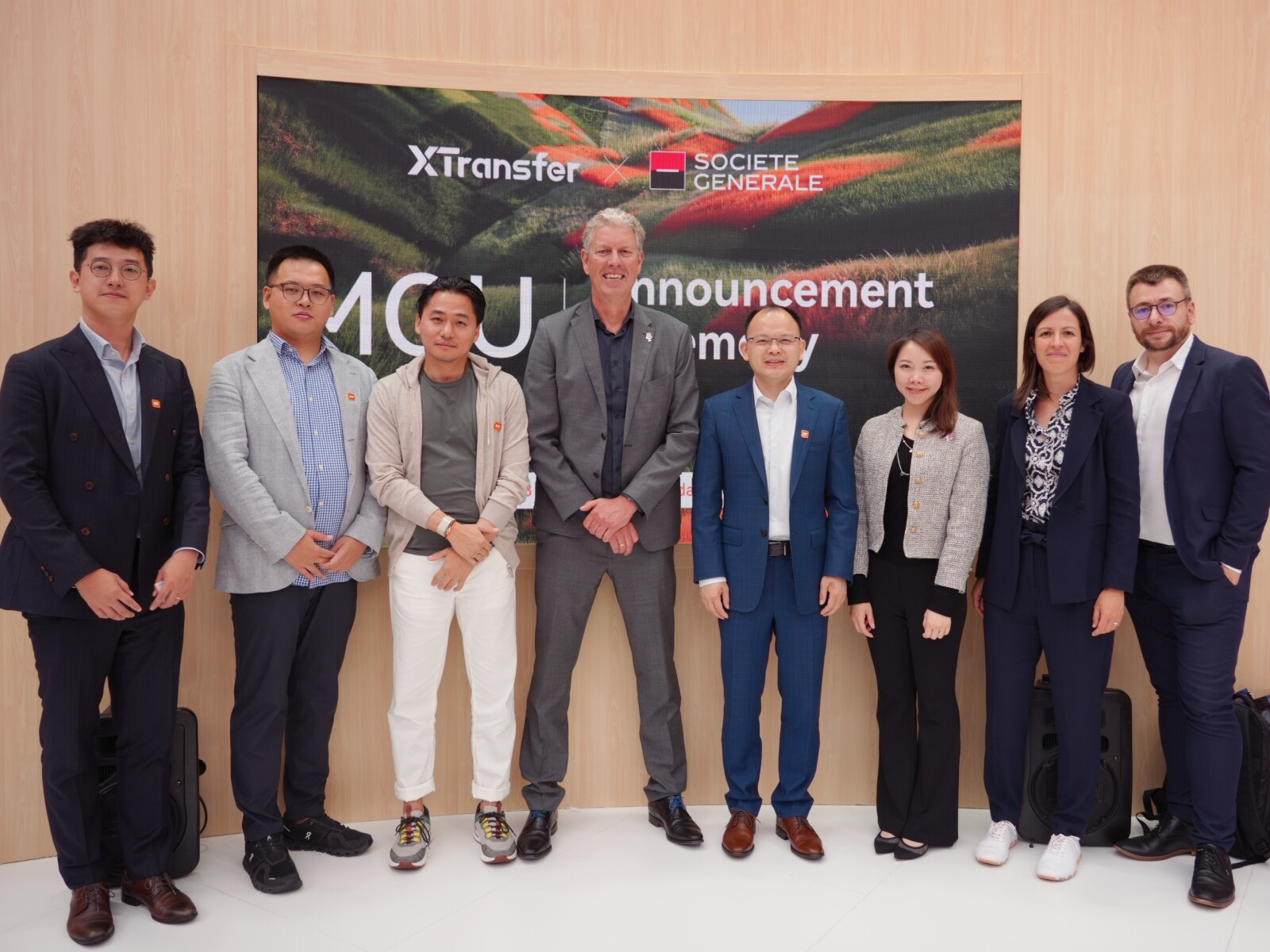 The MOU was announced by Neil Ni, Chief Strategy Officer of XTransfer (Third from the left), and Queenie Lo, Head of Global Transaction Banking Hong Kong (Third from the right) & Edwin Hartog, Head of Global Transaction Banking Netherlands (Forth from the left) at Societe Generale, at Money20/20 Europe 2026 in Amsterdam.