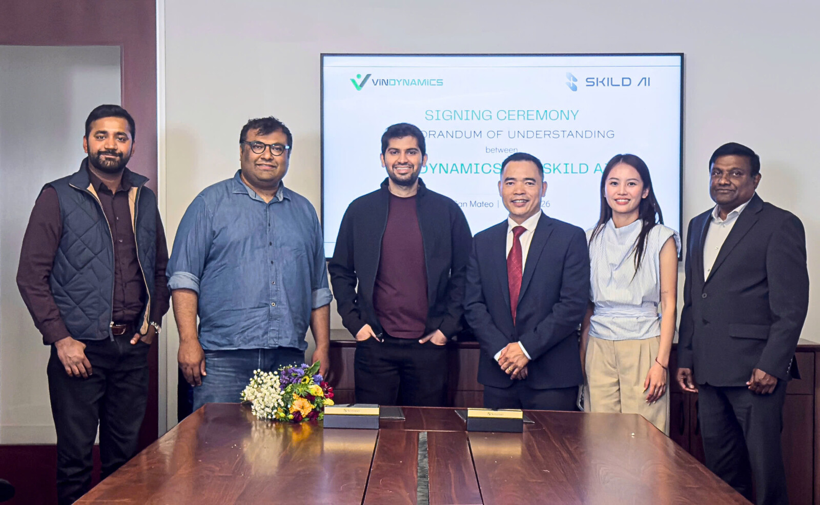 Representatives of VinDynamics and Skild AI at the signing ceremony of a Memorandum of Understanding (MoU) in San Mateo, California, USA.